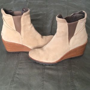 Sorel suede Chelsea wedges sz11